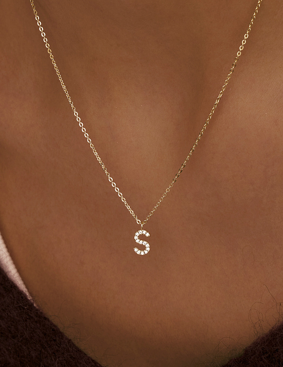 Серебряное колье  в покрытии желтое золото  с буквой S MIESTILO Miestilo