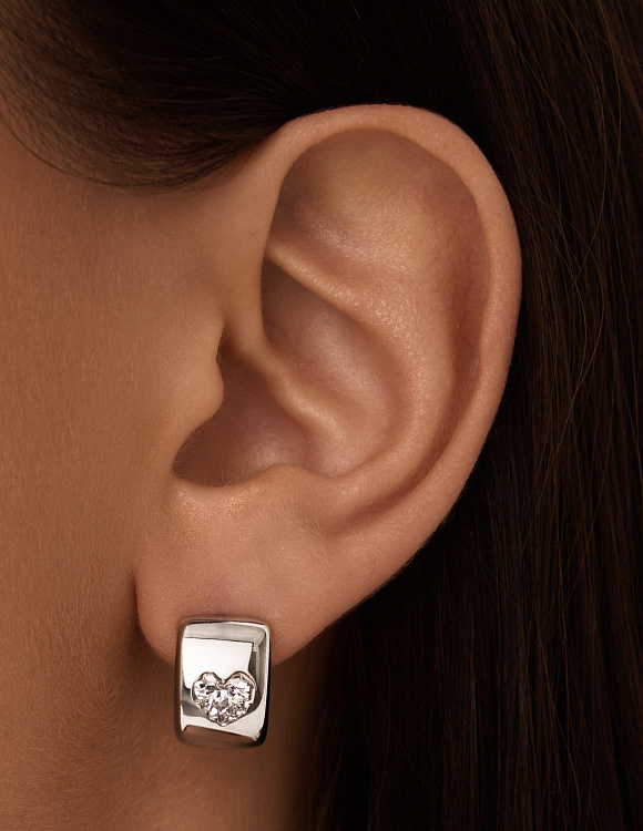 Серебряные дутые серьги с фианитом в виде сердца Miestilo