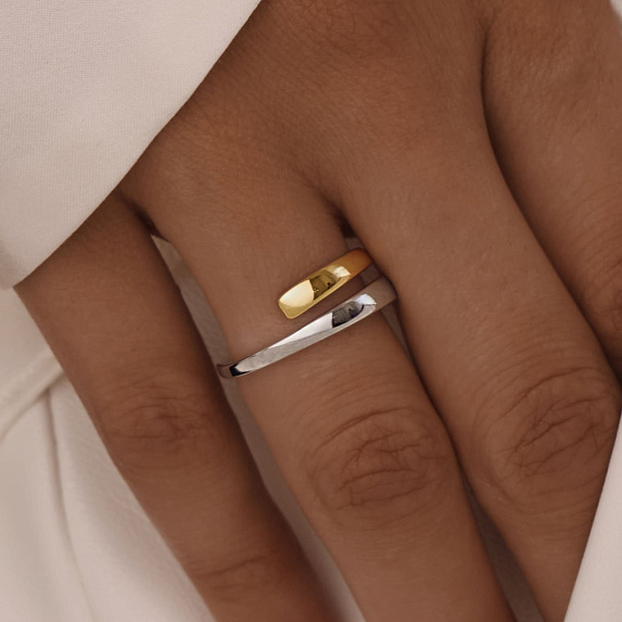 Серебряное кольцо биколор Miestilo