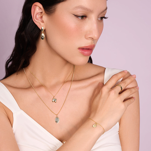Серебряное колье позолоченое с буквой М bubble small Miestilo