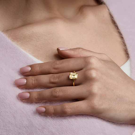 Серебряное кольцо с крупным лимонным фианитом в огранке багет Miestilo