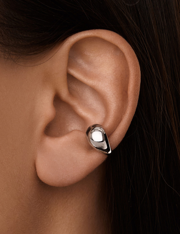 Серебряный кафф каплевидной формы Miestilo