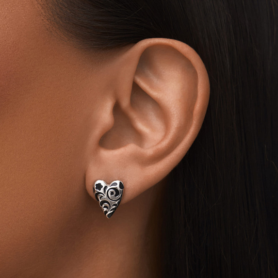 Серебряные серьги в виде сердечек с черным узором РУССКИЙ КОД Miestilo