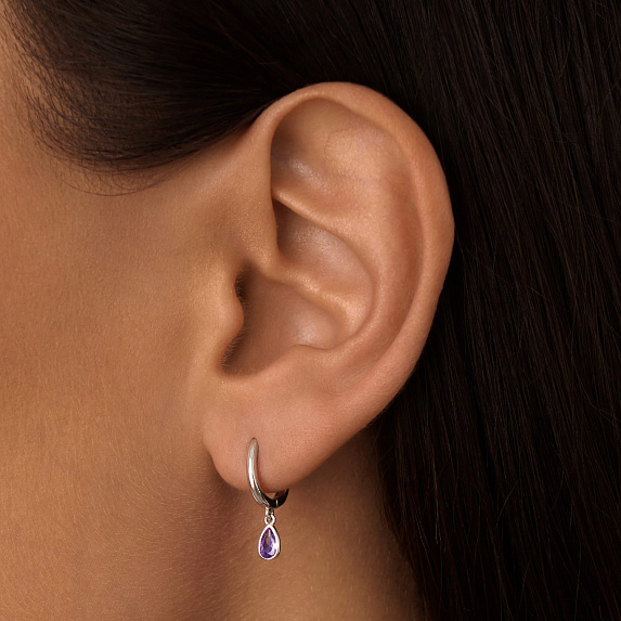 Серебряные серьги-подвесы с фиолетовыми фианитами в форме капли Miestilo