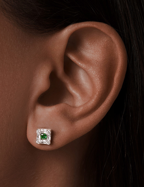 Серебряные серьги гвоздики с фианитами Miestilo