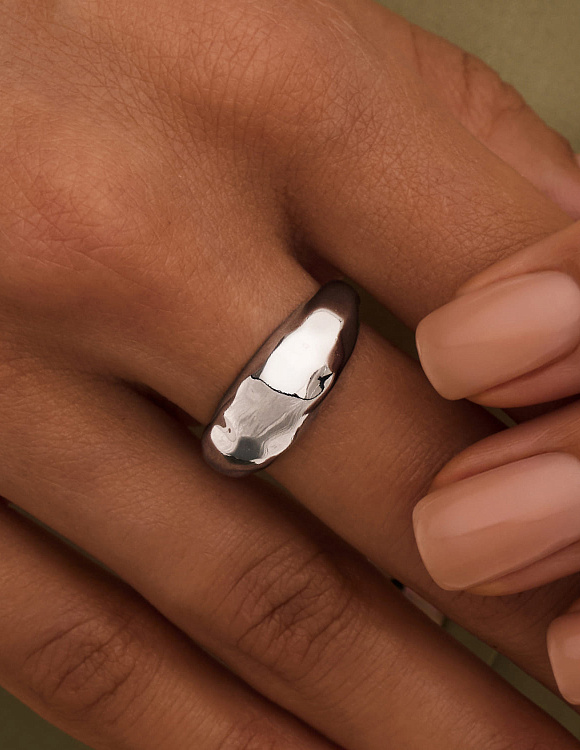 Дутое серебряное кольцо с мятой фактурой Miestilo