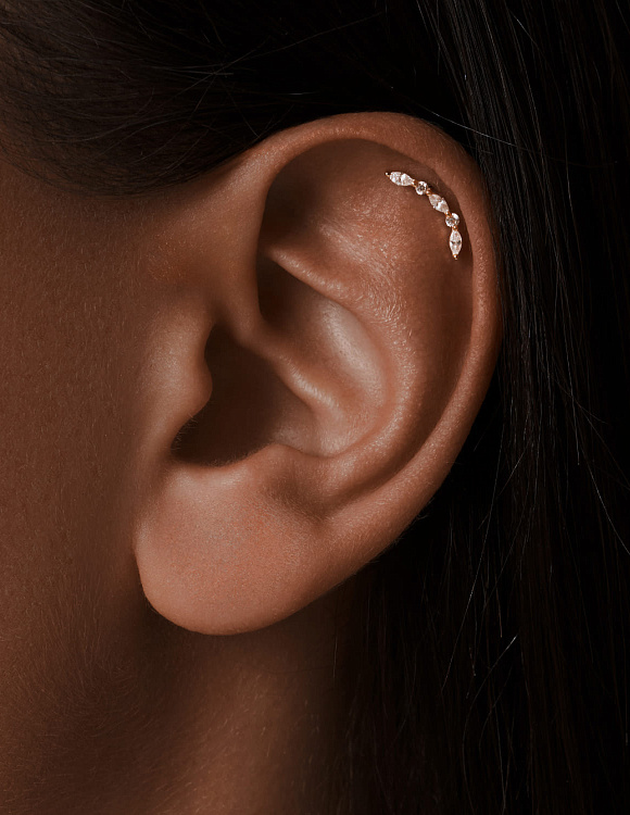 Серебряный пирсинг в ухо с фианитами в круглой огранке в позолоте Miestilo