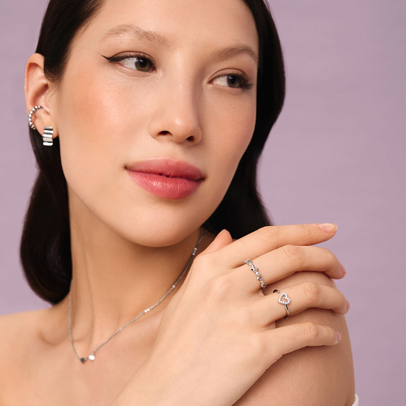 Серебряное кольцо с сердцем из фианитов Miestilo