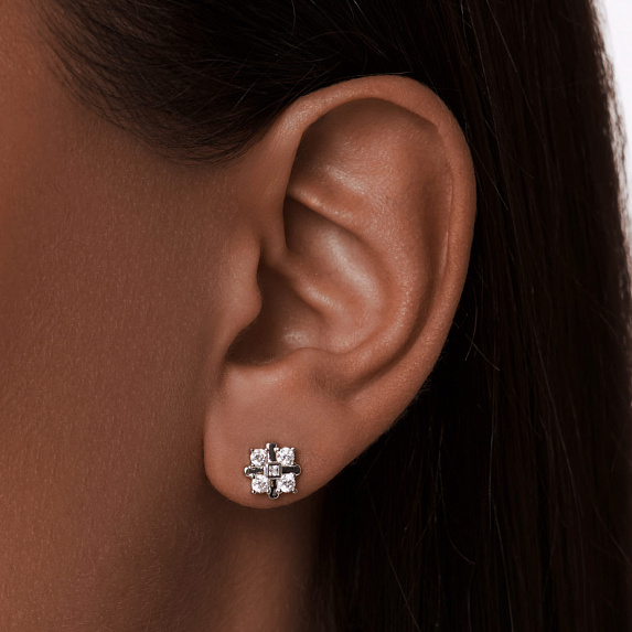 Серебряные серьги гвоздики с фианитами Miestilo