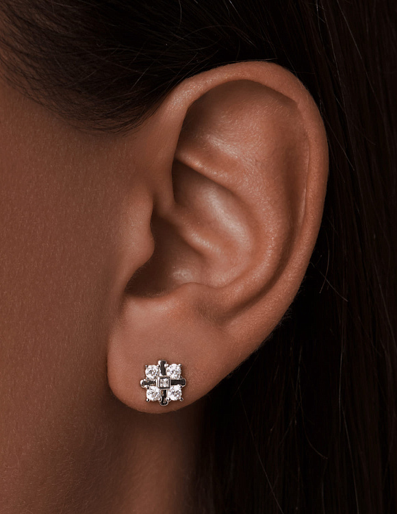 Серебряные серьги гвоздики с фианитами Miestilo