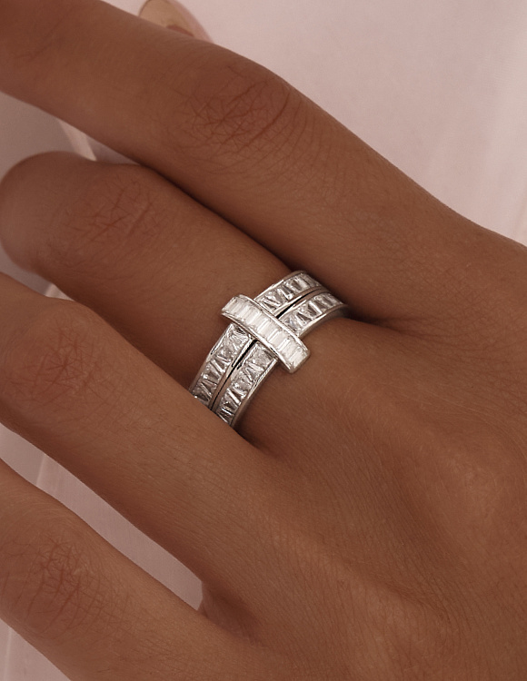 Серебряное кольцо с фианитами Miestilo