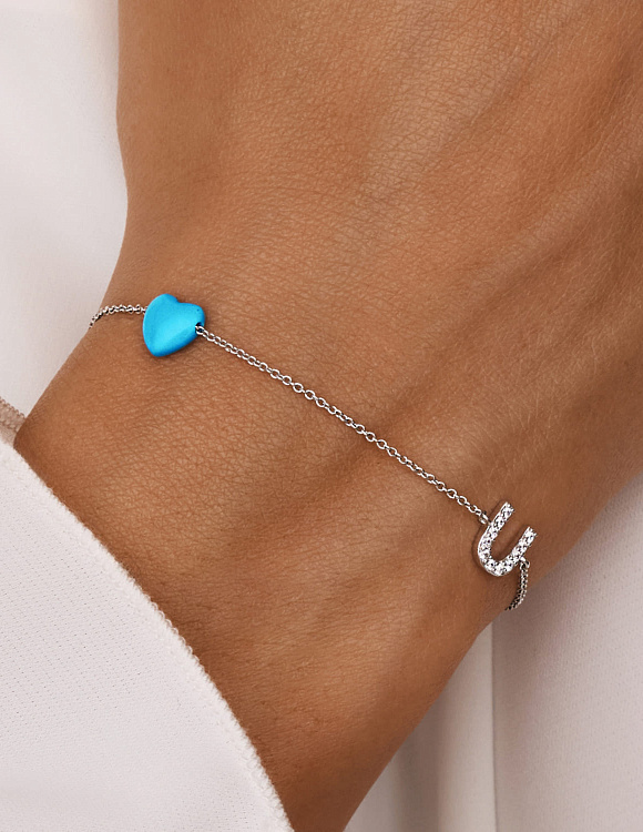 Серебряный браслет с сердцем из иск. Бирюзы и буквой U из фианитов Miestilo