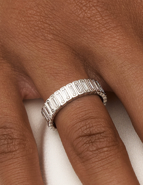 Широкое серебряное кольцо с дорожкой из фианитов в огранке багет MIESTILO  Miestilo