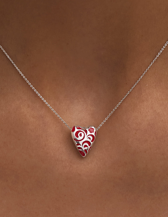Серебряная подвеска в виде сердечка с красным узором РУССКИЙ КОД Miestilo