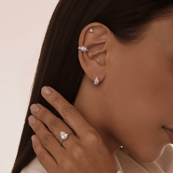 Серебряное кольцо с фианитом в огранке груша 7*10 мм Miestilo