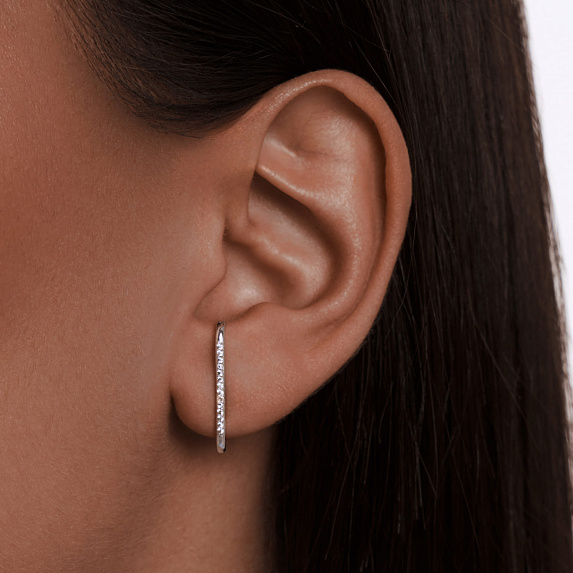 Элегантные пусеты в виде петли с фианитами Miestilo