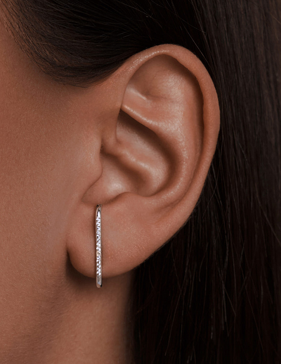 Элегантные пусеты в виде петли с фианитами Miestilo