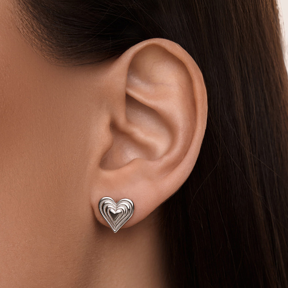 Серебярные серьги гвоздики Сердце без вставток Miestilo
