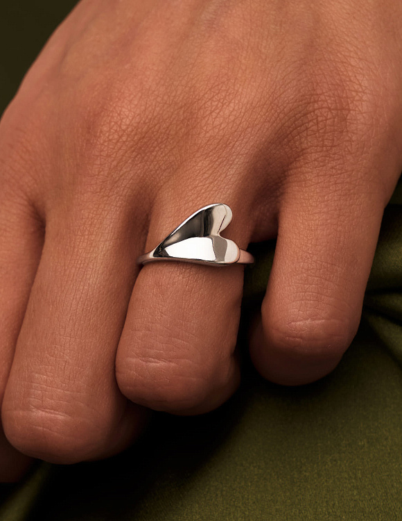 Серебряное кольцо сердце без вставок Miestilo