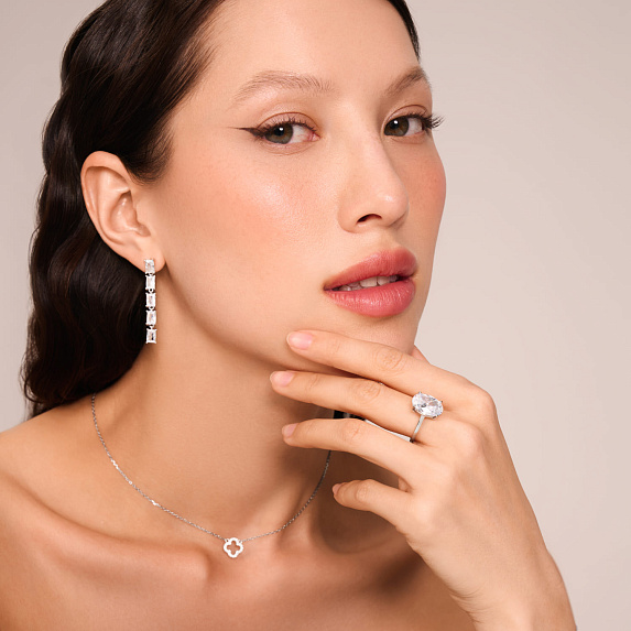 Серебряное кольцо с фианитом в огранке овал Miestilo