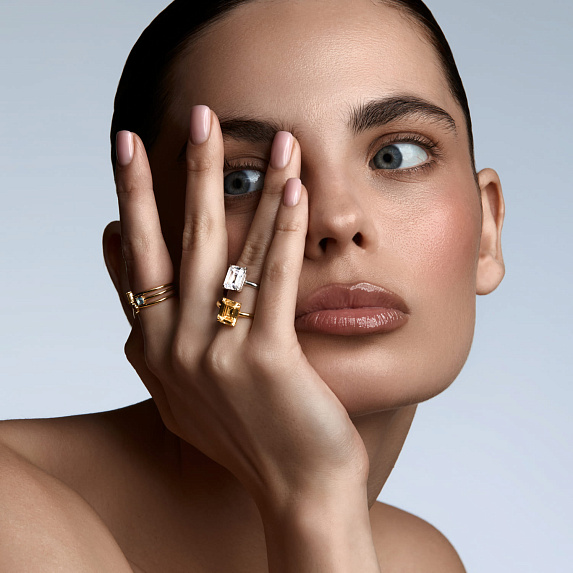 Серебряное кольцо с крупным лимонным фианитом в огранке багет Miestilo