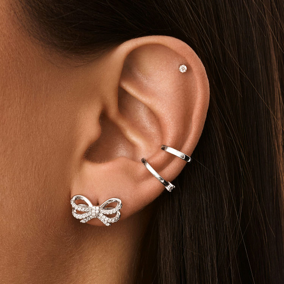 Серебряные серьги гвоздики с фианитами бант Miestilo