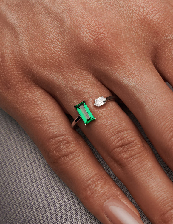 Серебряное кольцо с фианитами Miestilo