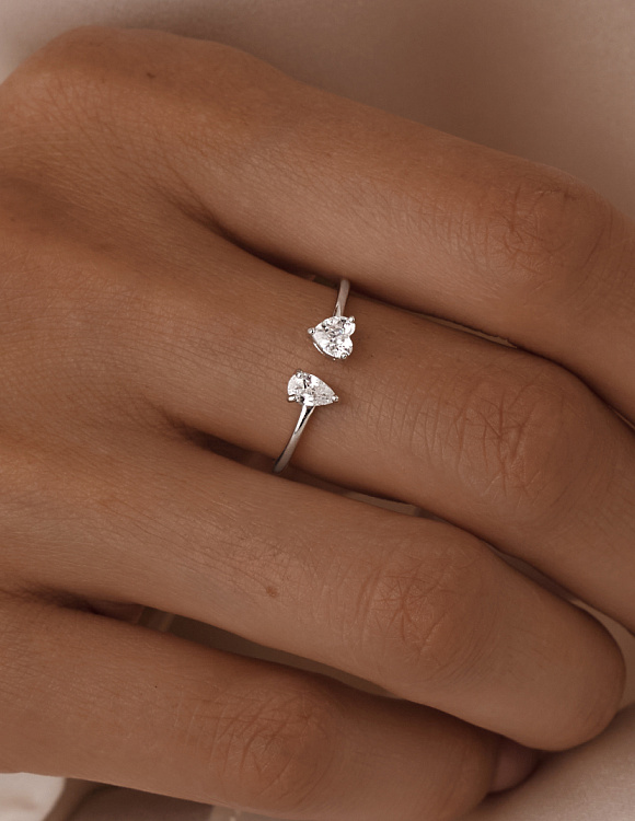Серебряное кольцо с фианитами сердце и груша Miestilo