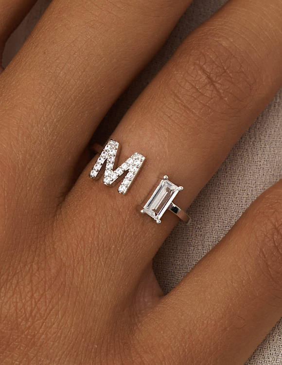 Кольцо серебро 925 ювелирное регулируемое с буквой M Miestilo