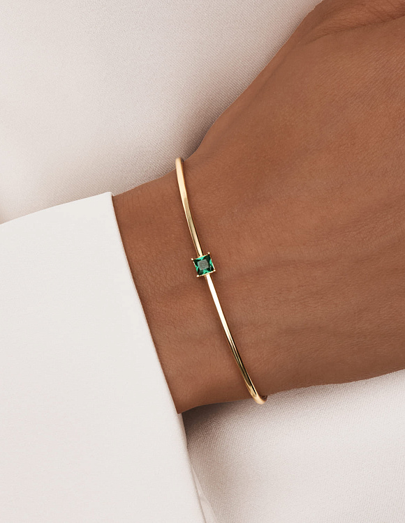 Позолоченный жесткий браслет с фианитом в огранке квадрат Miestilo