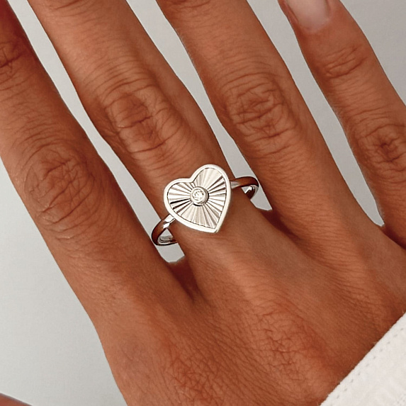 Кольцо серебро 925 ювелирное сердце с камнем Miestilo