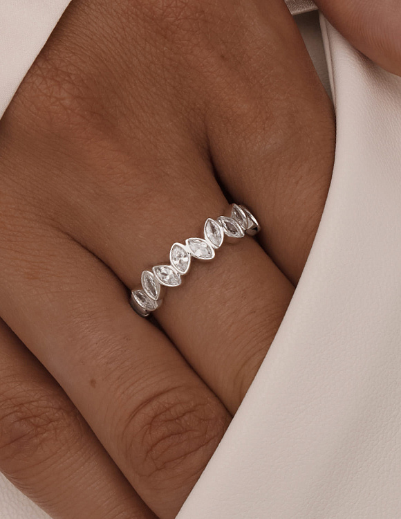 Серебряное кольцо с фианитами в огранке маркиз Miestilo
