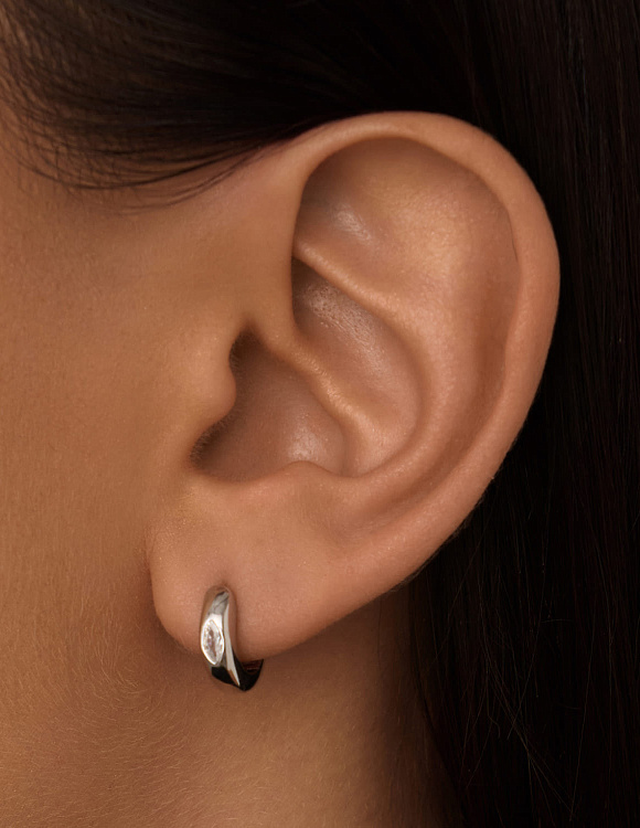 Дутые серебряные серьги-кольца с фианитами Miestilo