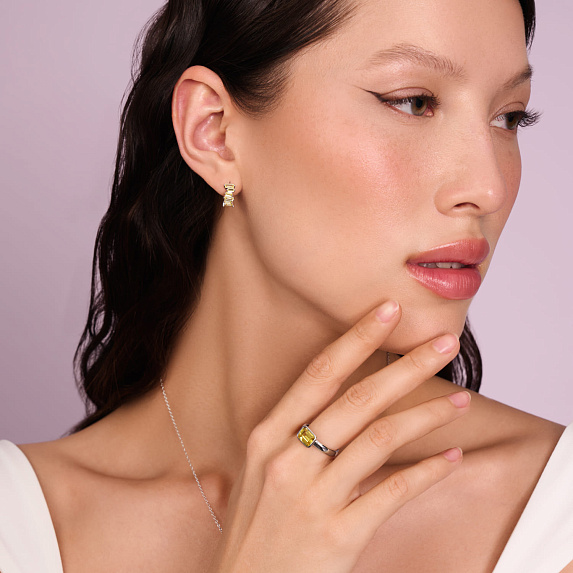 Серебряное кольцо с желтым фианитом в огранке эмеральд Miestilo