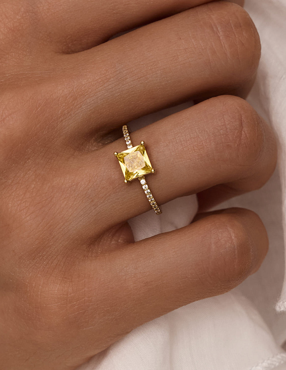 Серебряное кольцо позолоченное с фианитом в огранке квадрат Miestilo
